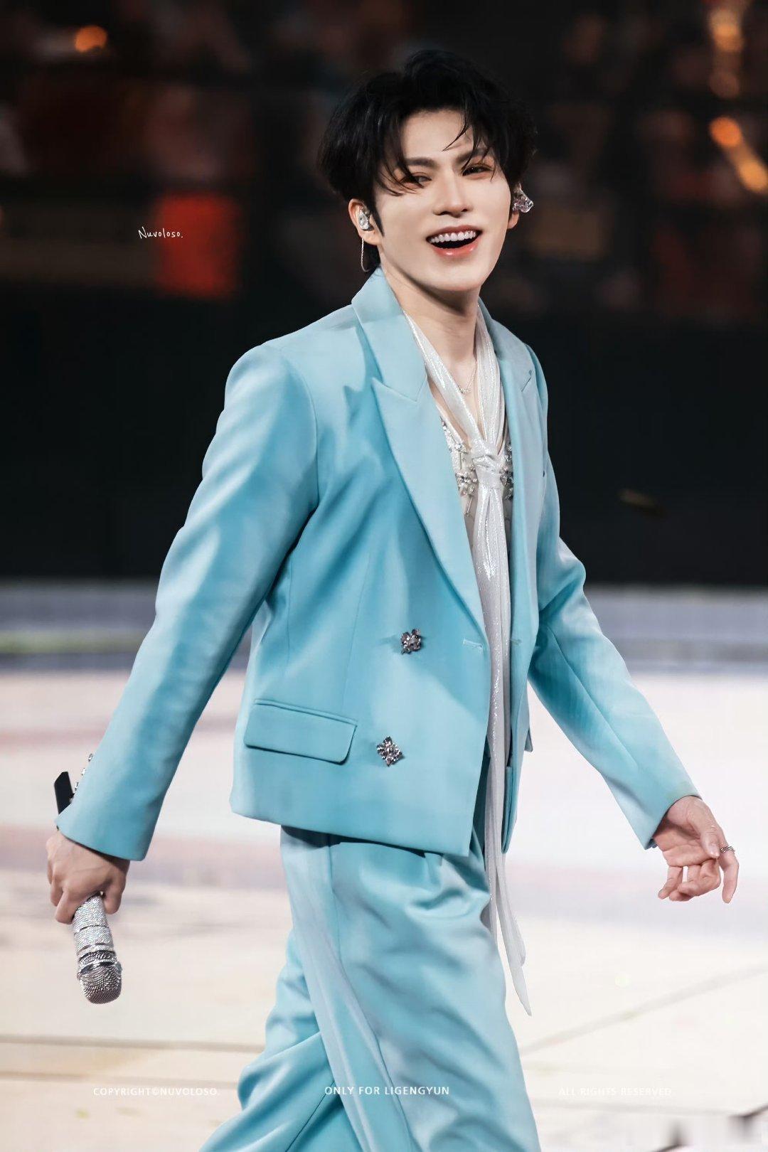 李耕耘三十含章步步青阳 ☁️李耕耘0715生日快乐“春生草木 夏为蔓枝 爱意春生