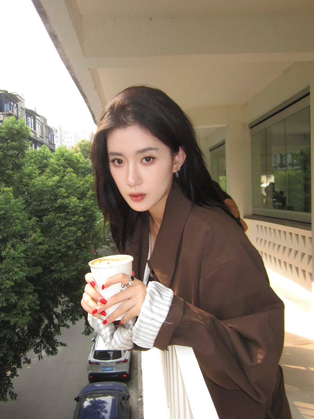 阳光下来一杯热拿铁☕️