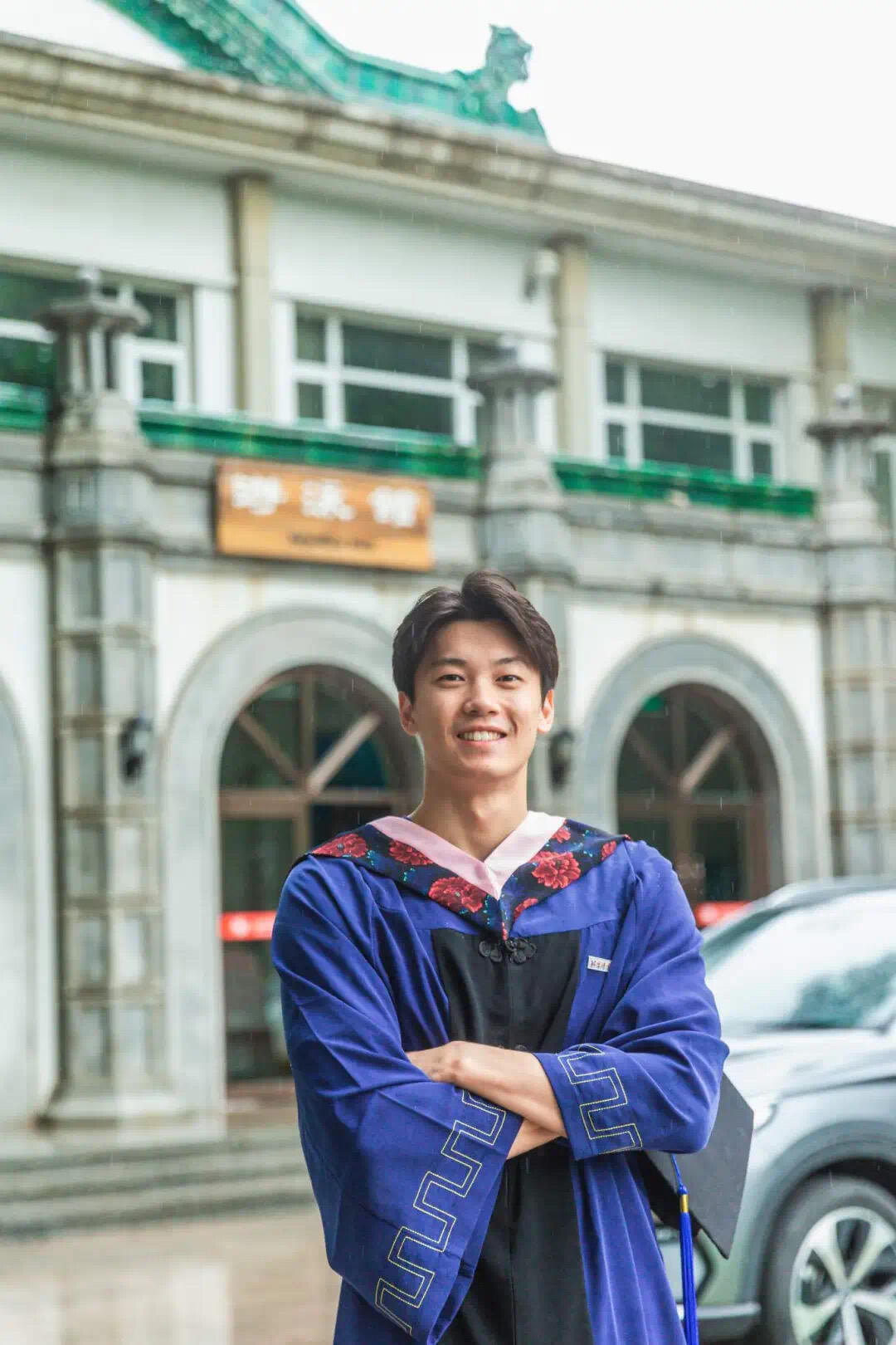 北体毕业照推送封面是汪顺 汪顺又上北体官号啦！青春气息爆表，都来拍同款毕业照！ 