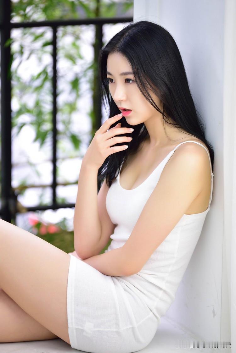 他健全的时候，天天指使自己的老婆干这干那，在外是个怂包，在家是个衣来伸手饭来张口