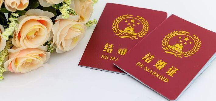 上海这波操作真的太会玩！黄浦区民政局和INS新乐园搞了个夜间结婚颁证体验项目，时