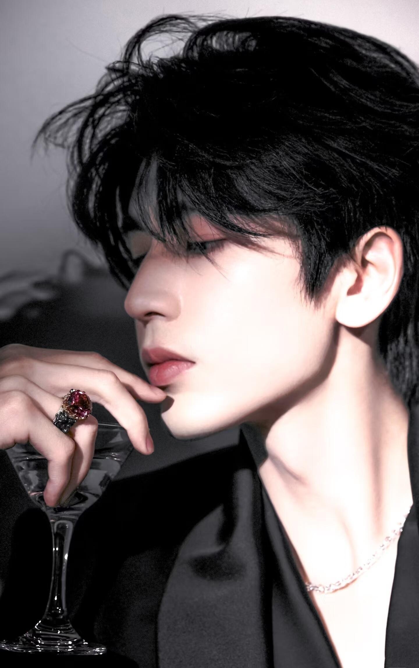 张凌赫张凌赫 | 张凌赫逐玉𝓢𝓱𝓪𝓷 𝓨𝓮 𝓲𝓼 𝓫𝓻𝓲?