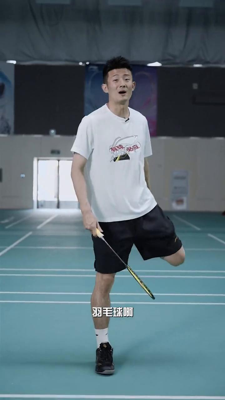羽毛球真的很简单，我今天接着用30秒把我30年的经验分享给你。
羽毛球一定要从虚
