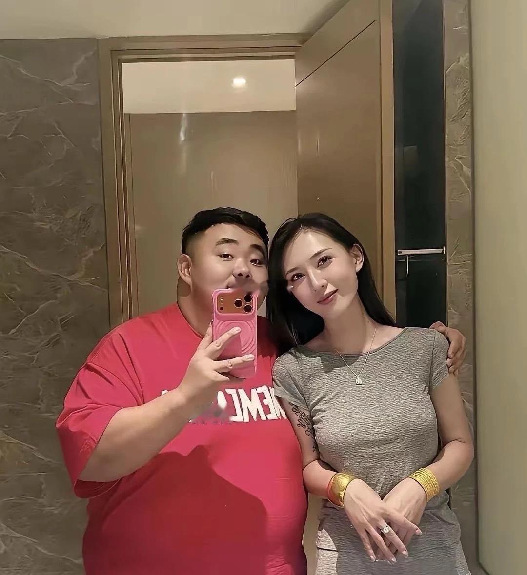 这两人配不配？世界太不公平了，怎么胖的还能找一个怎么漂亮的