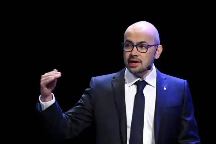 有一个小时，我建议你把它留给Demis Hassabis在剑桥的这场演讲。因为当