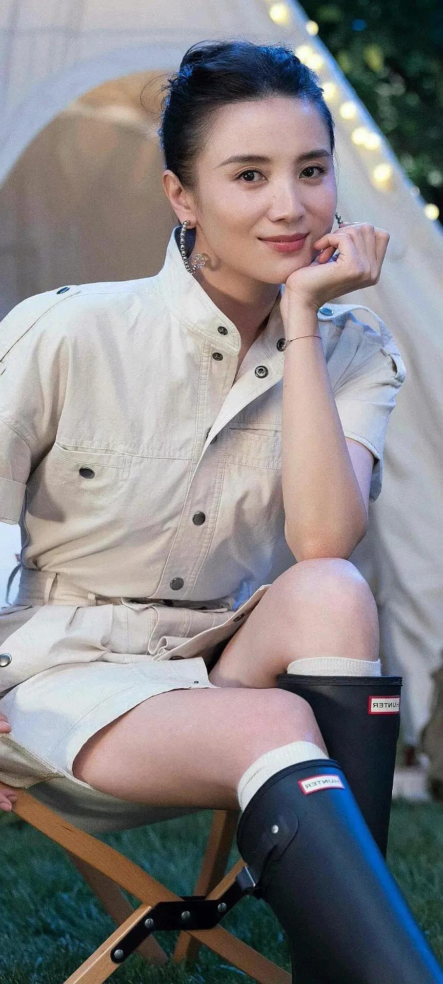 一次，宋佳对张嘉益说：“我以后都不想和你一起拍戏了。”这让张嘉益很困惑，不知怎么