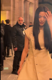 全智贤巴黎时装周直拍全智贤真的美！ ​​​