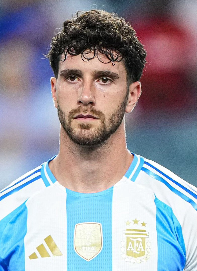 🚨🇦🇷 塞内西有望在对阵毛里塔尼亚的比赛中首发。（Espn）阿根廷队热身赛