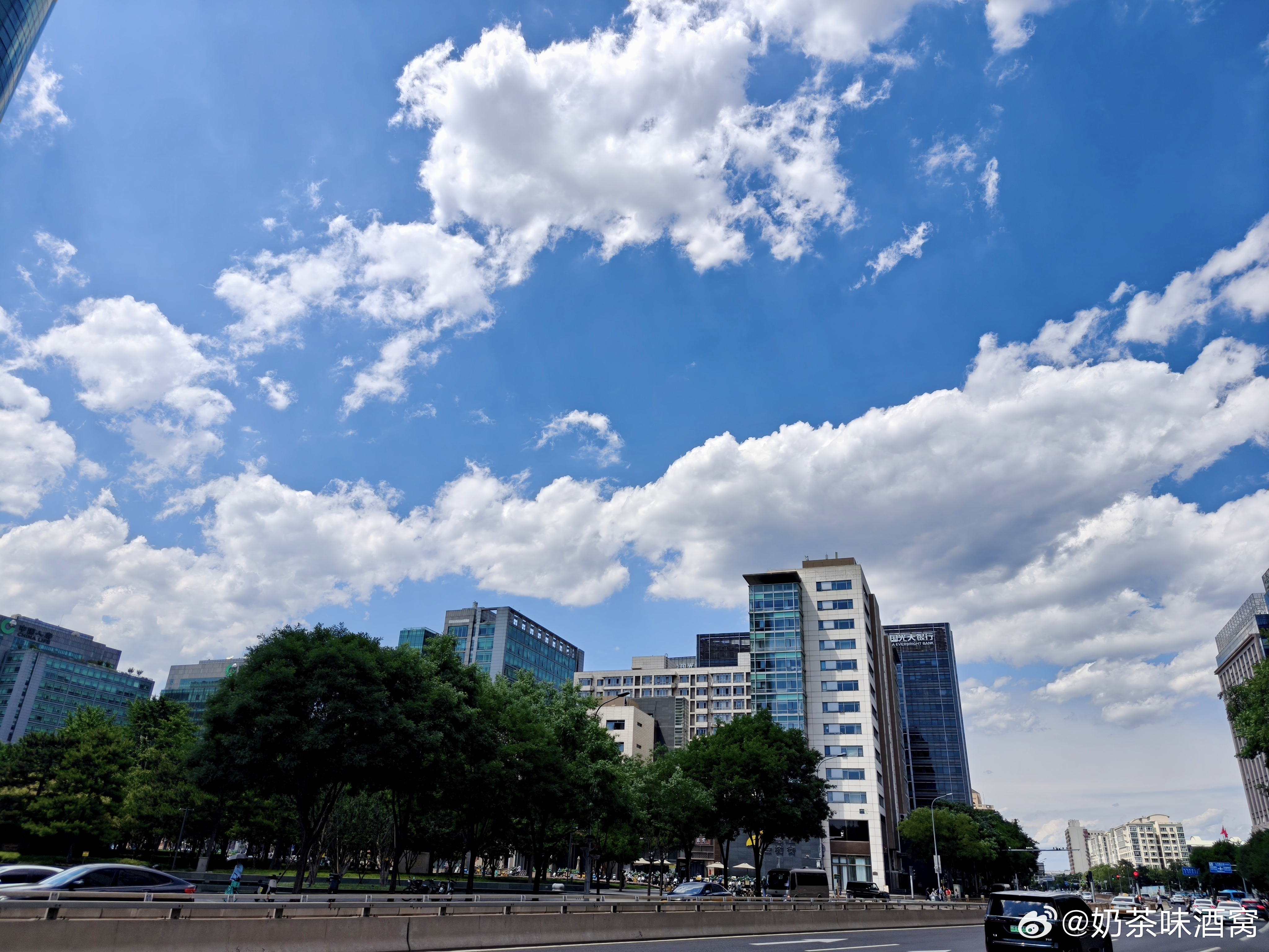 复习备考状态拉满期末复习真的狠狠共情了，坐在书桌前熬一下午，眼睛死死盯着书页，可