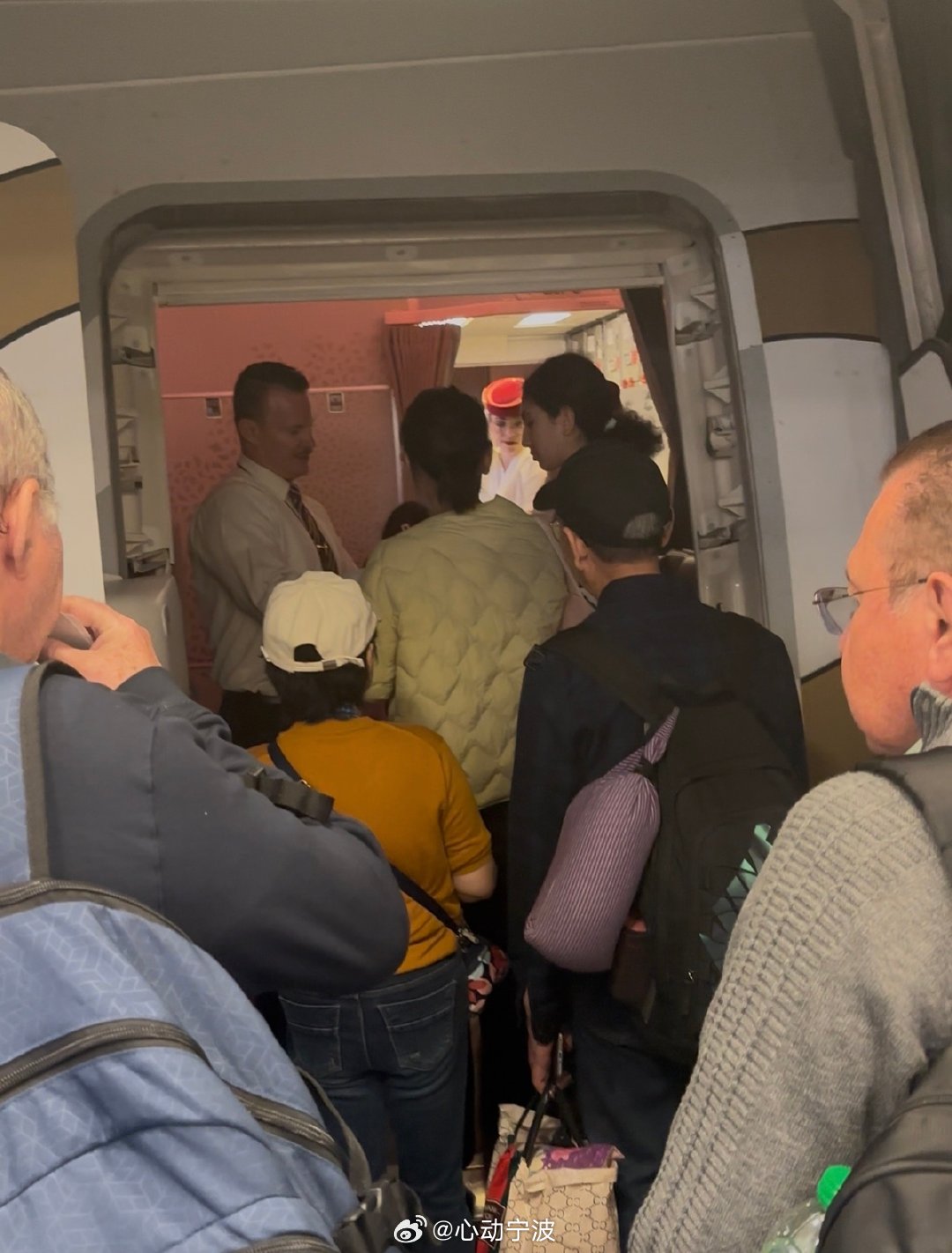 滞留迪拜的宁波游客已抵京将于夜间返甬 3月6日下午14时17分，因当地局势在迪拜