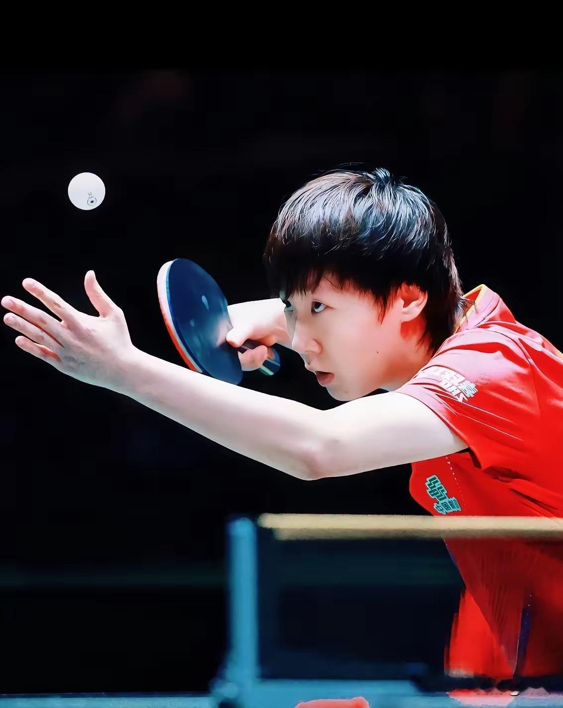 今晚的掌声必须给王曼昱！颈伤未愈贴满肌贴作战，照样3-0零封张本美和，关键分稳如