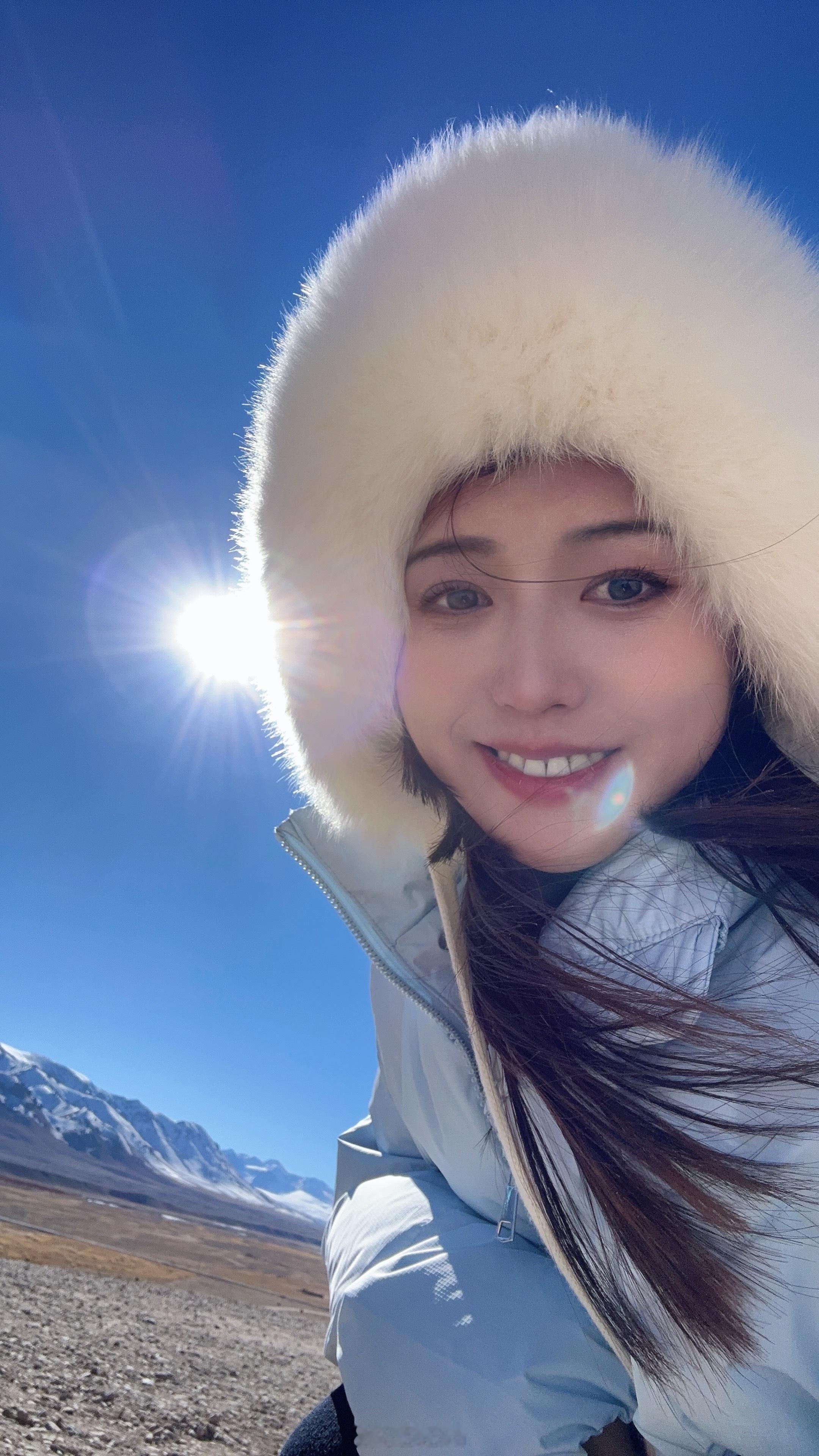 没能见到国门一路看着雪山戈壁心里只有一个声音:心外无物，困住我的只有我自己#新疆