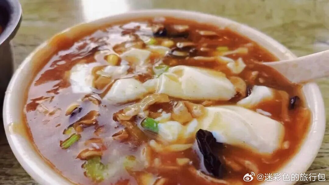 洛阳饮食的精髓，藏在一个 “掺” 字里。不是胡乱混搭，是食材之间互相成全。早间胡