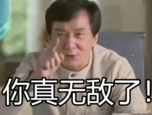 #成龙直播# 看不出来，原来我们的成龙大哥在生活中居然是训狗的，是有被狠狠的惊喜