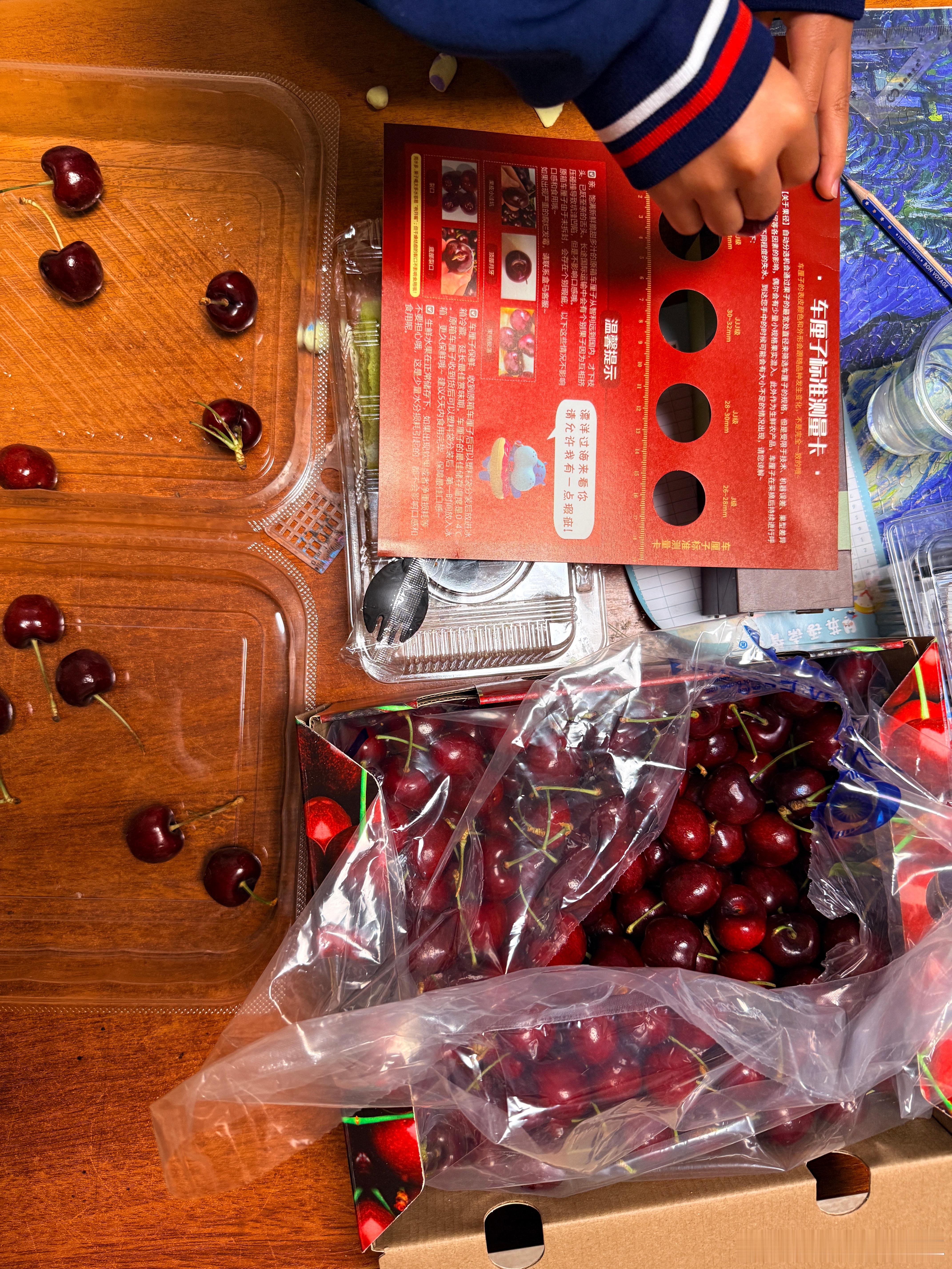 爱吃车厘子的小猫 谁能想到盒马车厘子附赠的测量卡，成为了小孩子玩足一天的玩具。 