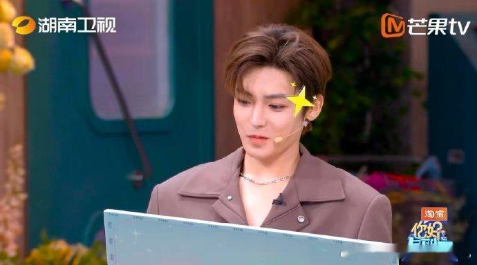 侯明昊努力半天白努力你好星期六节目里他的状态太好了，少年感满满又不失稳重。不管是