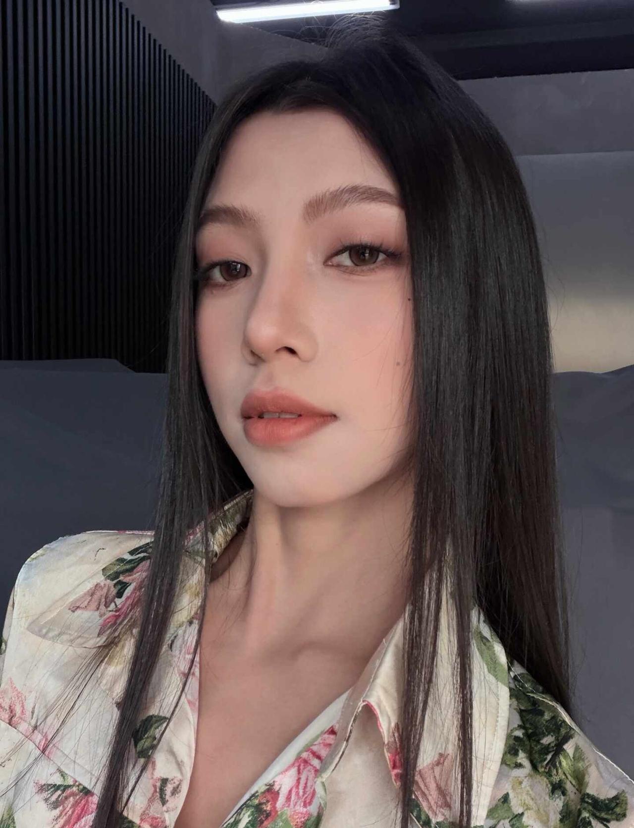 Flower 🌸
等雨停…🌧️
自由模特 广州模特 服装拍摄 十三行 南油 
