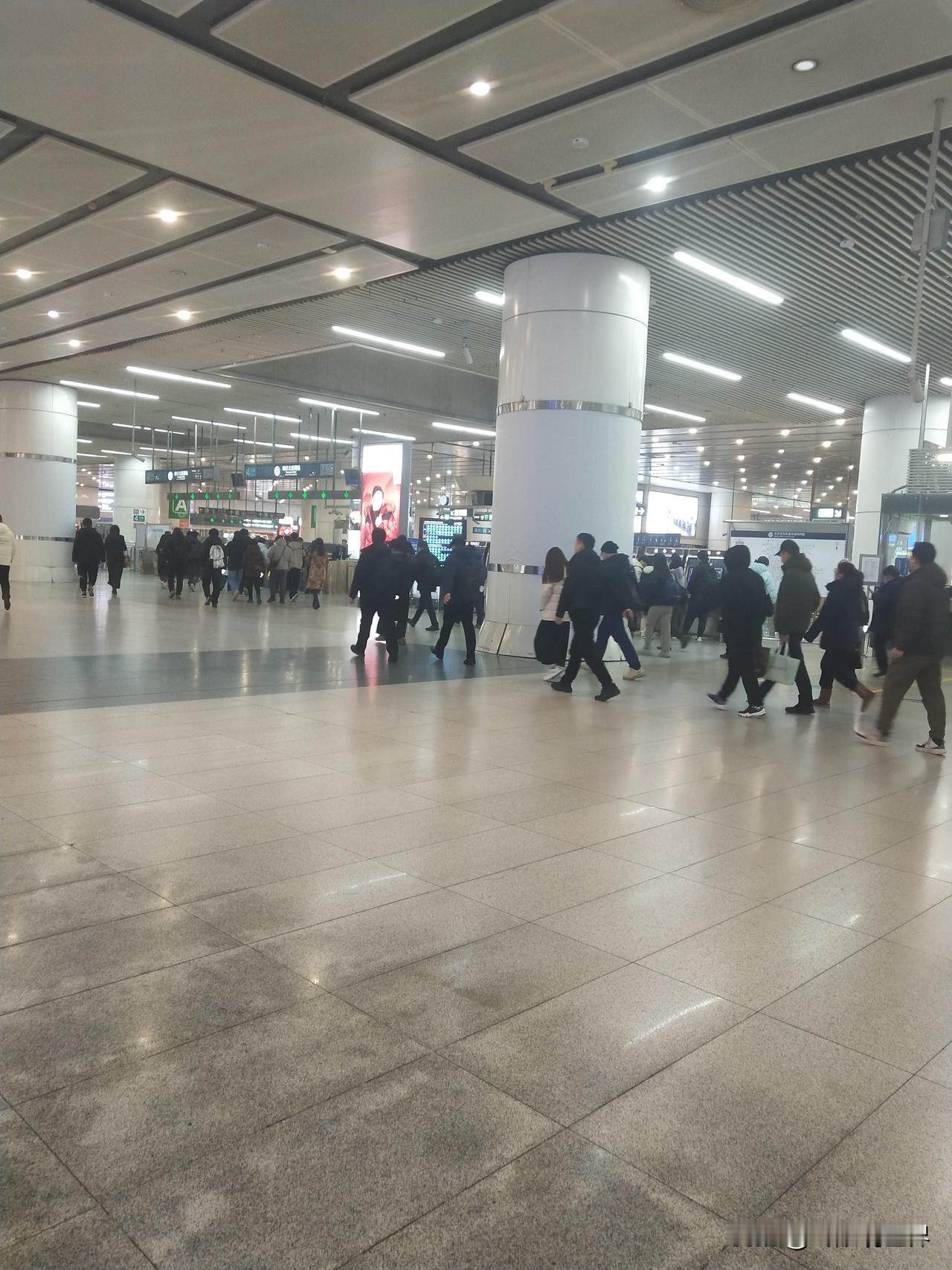 记录我的2026每天早晨乘坐京津城际列车前往北京上班的人真多啊！武清京津城际抵达