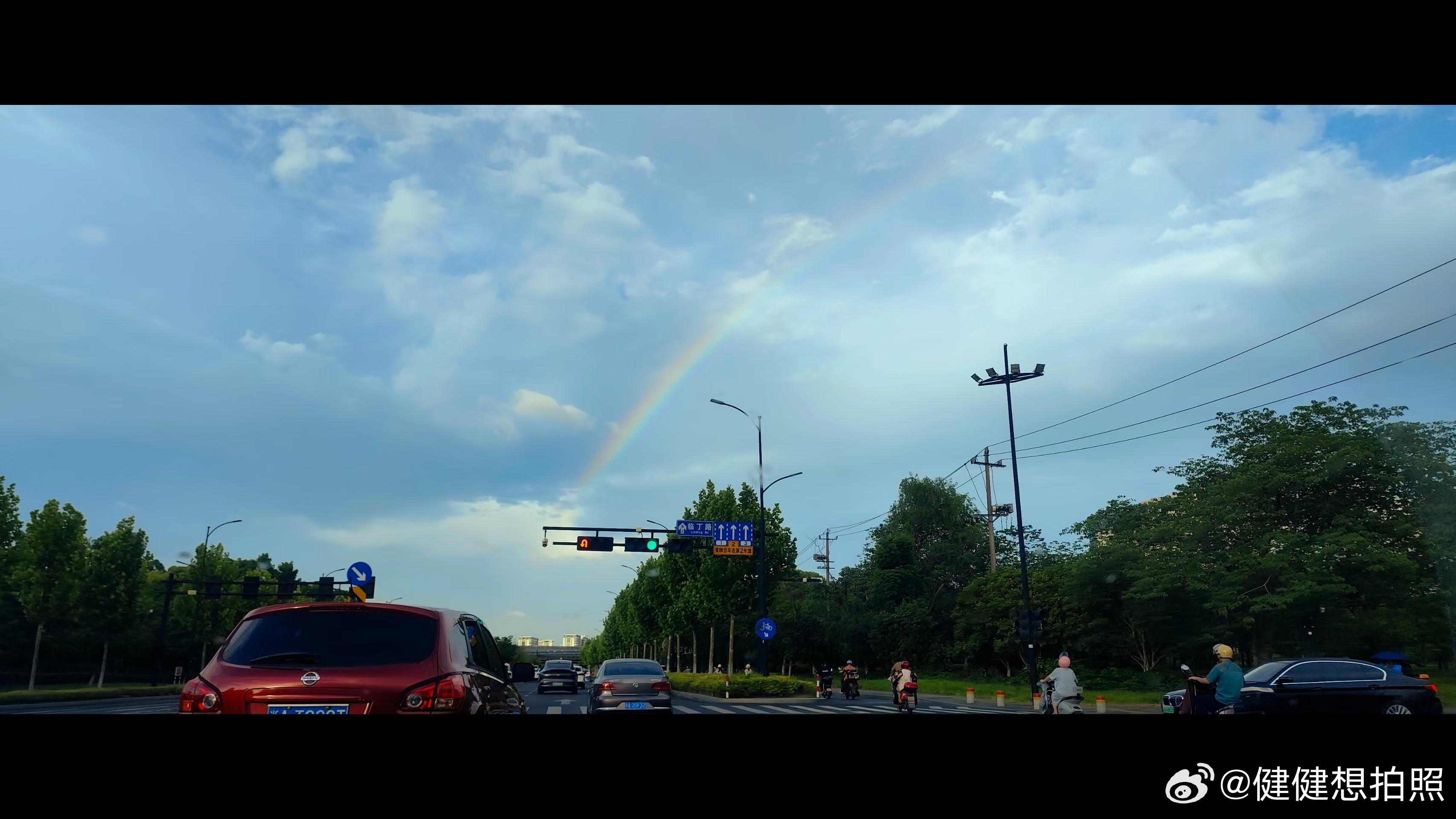 雨过天晴之后的惊喜丨彩虹🌈 