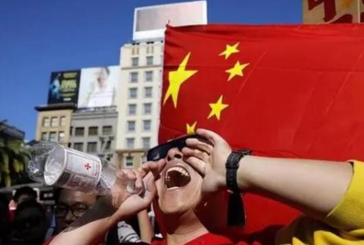 网上喊打喊杀的人，想过没有——一旦中日开战，在日本那几十万拿中国护照的同胞，可能