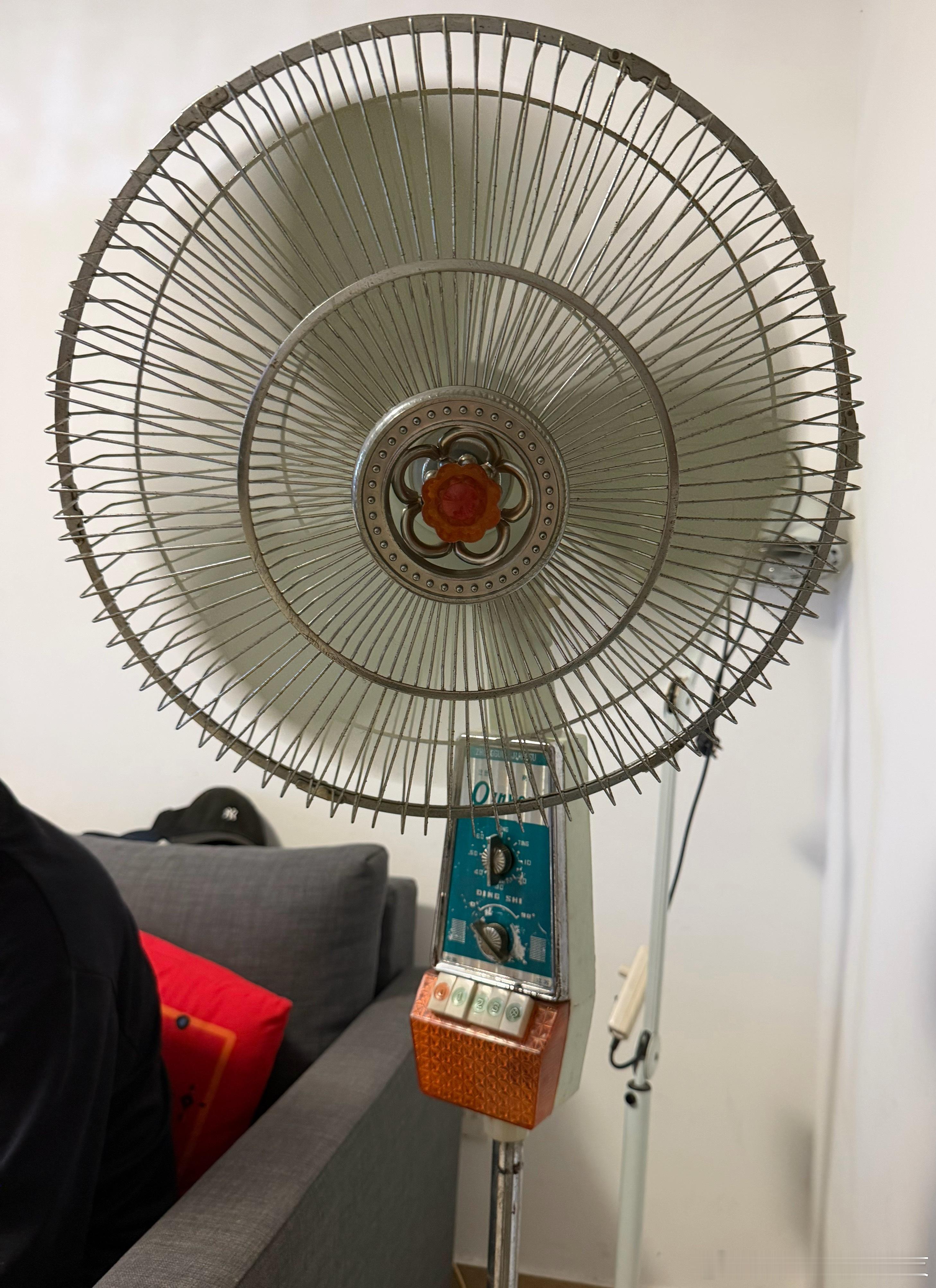太爷的电扇好复古 