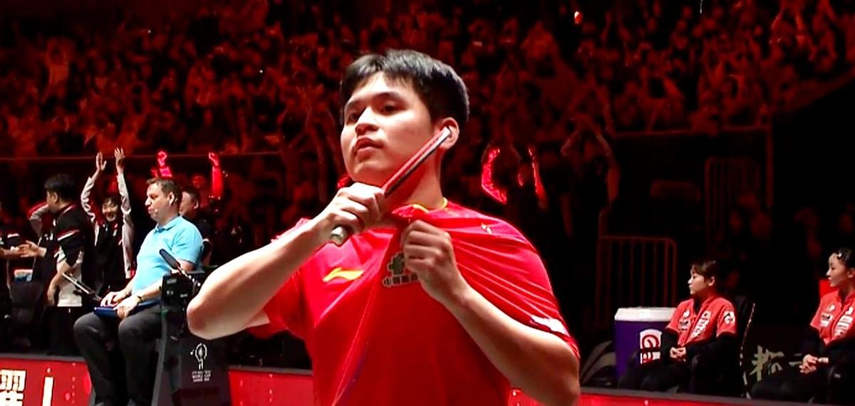 天哪！这还是我们眼中那个脸庞看起来还略显稚嫩的小石头吗？
曾几何时，他还是个躲在