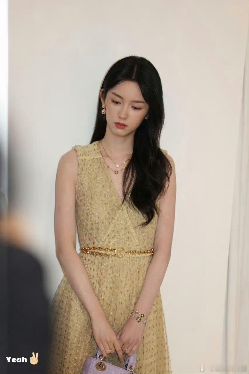 周也的每一帧截图都很好看的存在啊[苦涩][苦涩][苦涩]谁说她是四普的。。 ​​