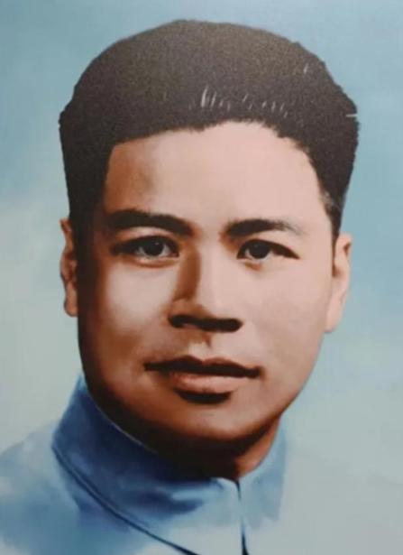 1949 年，上海刚解放，军管会的人盯着清单直咽口水：1000万美金、12万两黄