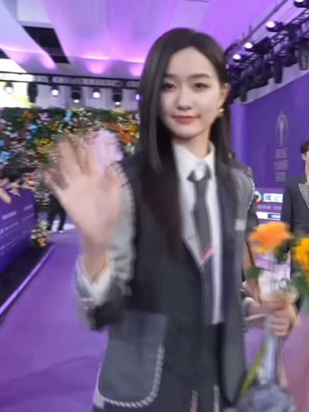 童年林萧长大了 杨幂纪姿含两个林萧都来百花奖了 惊喜同框来了！纪姿含褪去稚气亭亭