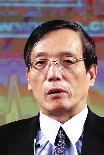 提出“补偿历史亏欠”，直接把矛头对准了1.8亿农村老人的养老痛点。有人更是提议：