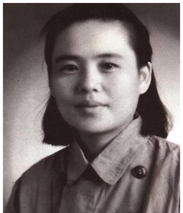 副军长牺牲18年后，邓岳见到其遗孀，严肃道：该把秘密告诉孩子了！“既然你们难以开