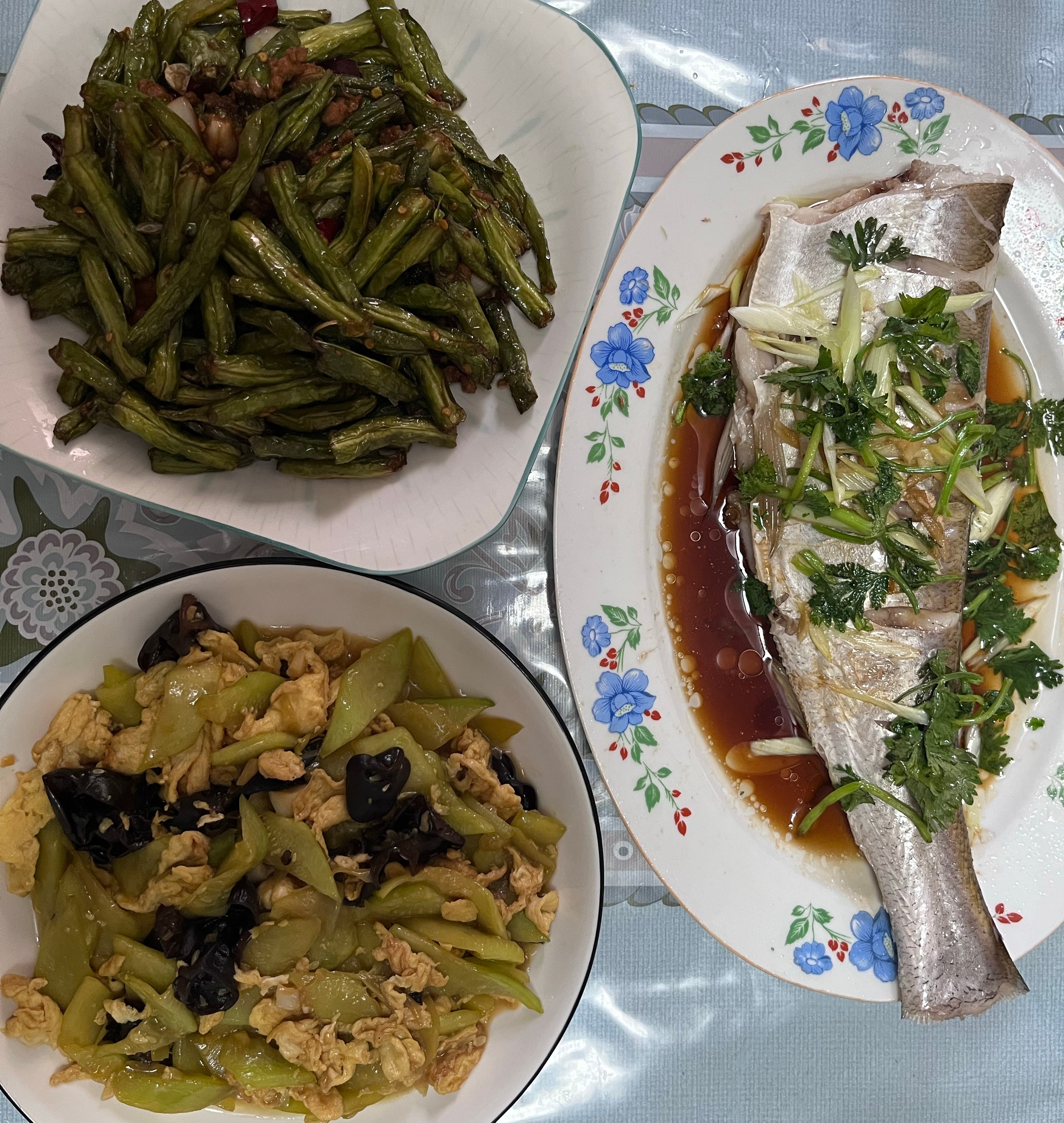 晚饭搞定吃完～下楼溜达溜溜食消化！ 
