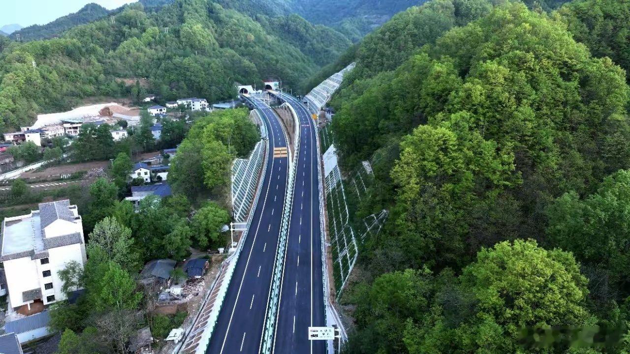 4月26日零时，S44康县至略阳高速公路（甘肃段）二期工程康县西至白河沟段正式通