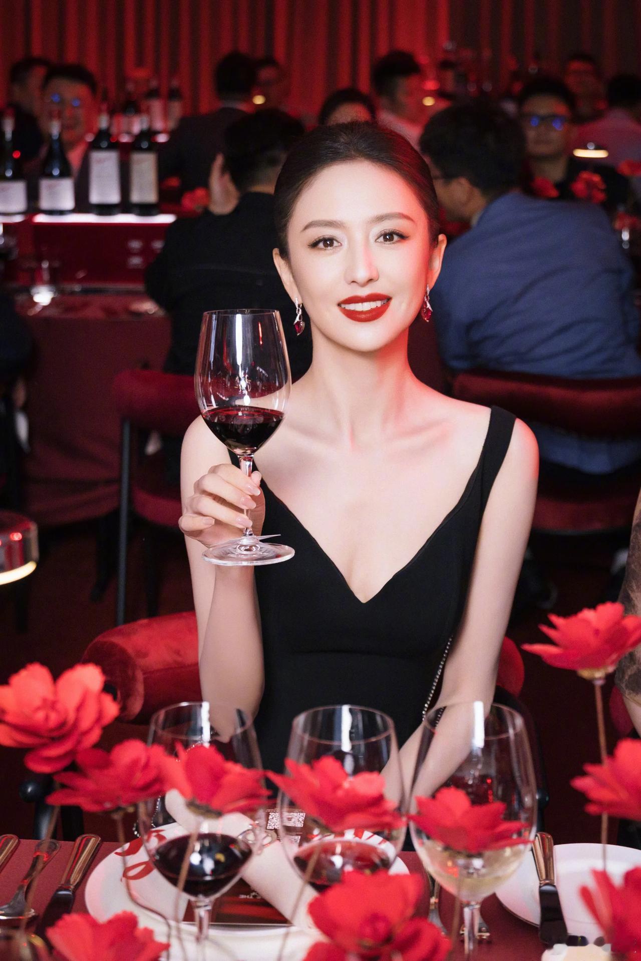 美丽的佟女士 一起共度今晚吗[害羞]
佟丽娅 娱乐
