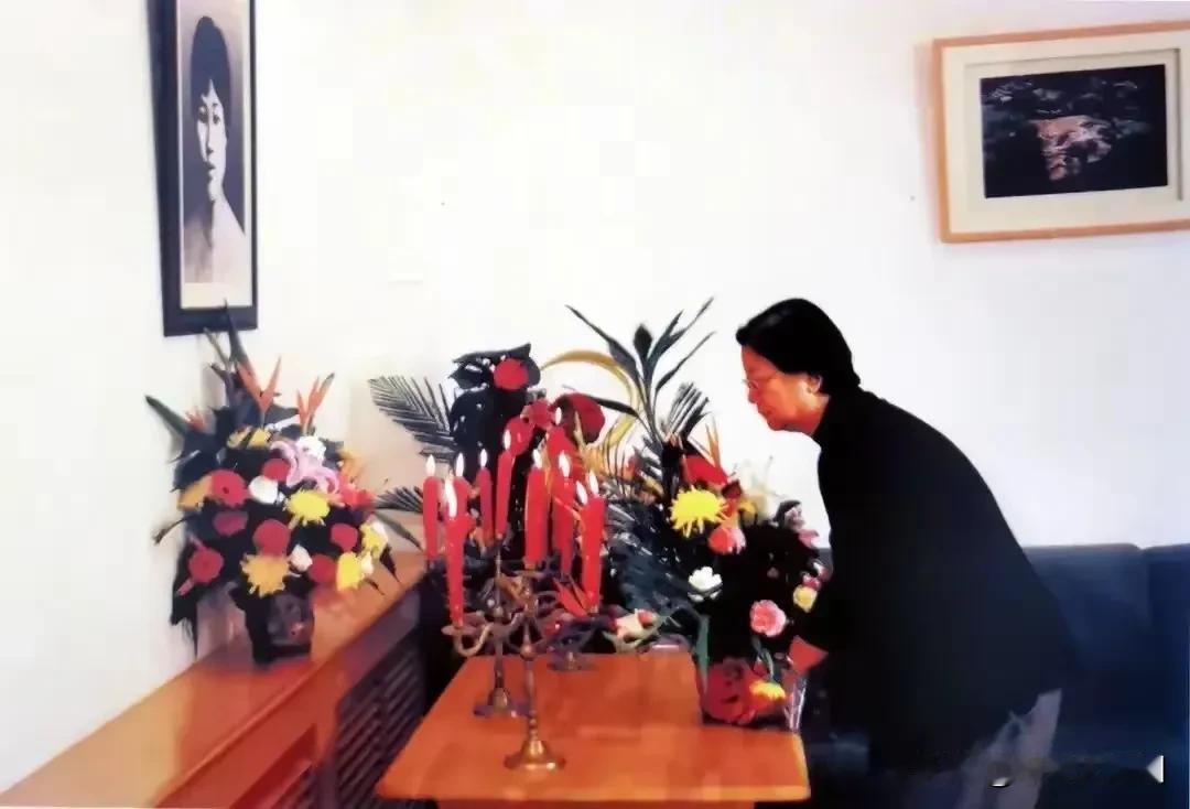 2000年11月14日，是杨开慧烈士壮烈牺牲70周年的纪念日。在那一天，刘思齐在
