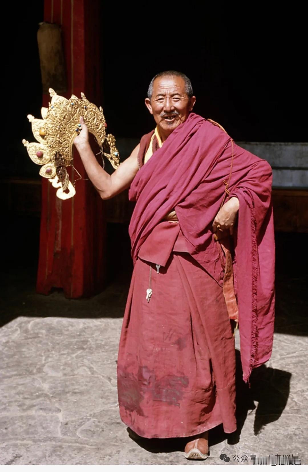 1985年，法国摄影师在西藏拍下的这组彩色老照片，简直是时光的宝藏。
照片里有淳