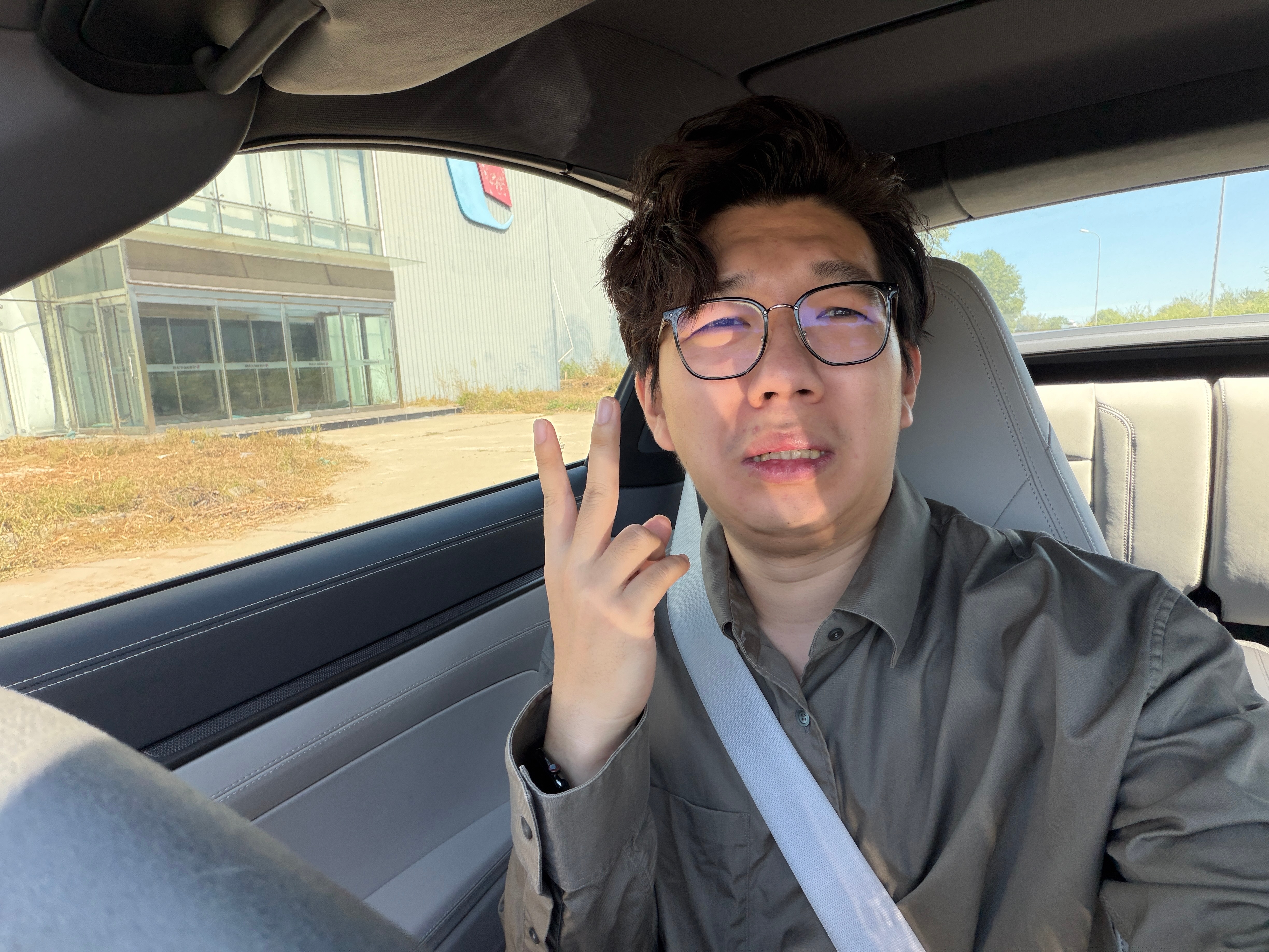来拍新车，刚开始拍，车不上电了。人生第一次刚到拍摄现场就回家……[衰] ​​​
