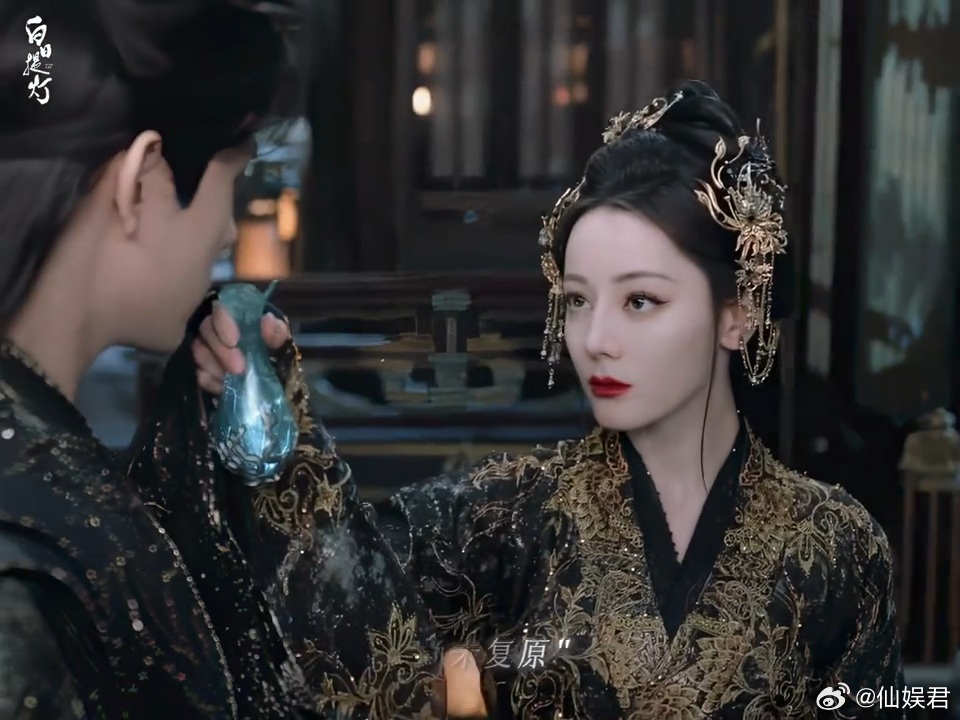 第一次见女主把男主亲哭了白日提灯贺思慕强吻段胥 贺思慕这一吻，吻碎了段胥所有的防