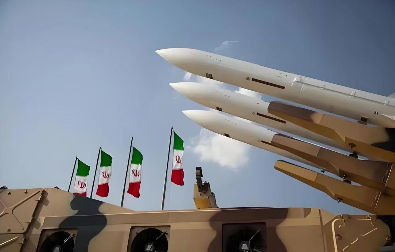 美国总统唐纳德·特朗普承认，伊朗生产了优质导弹。特朗普在白宫称：“我们正在摧毁伊