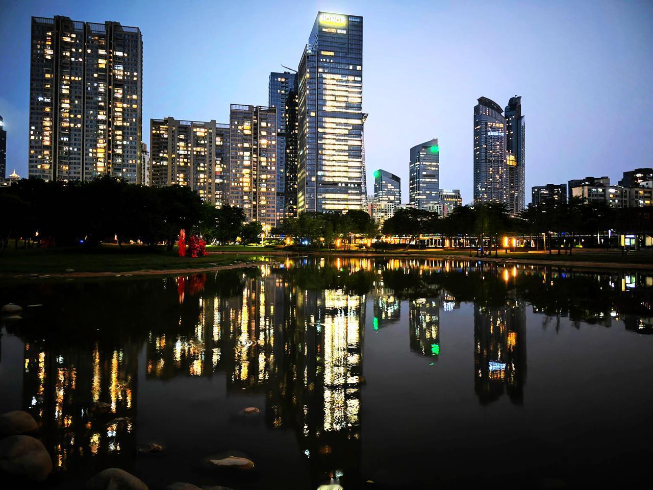 香蜜湖被称为深圳市中心区最后一块能够连片开发的宝地，2026年，这一片区域将绽放