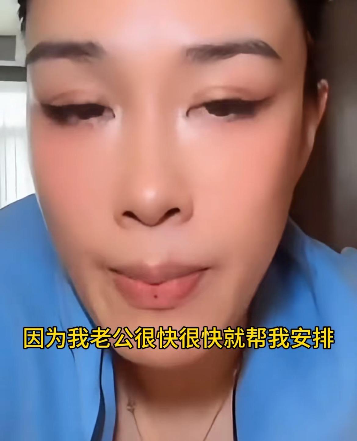 原来明星也会在网上吃自己瓜，
钟丽缇直播大谈老公张伦硕最近口碑变好的事。

钟丽