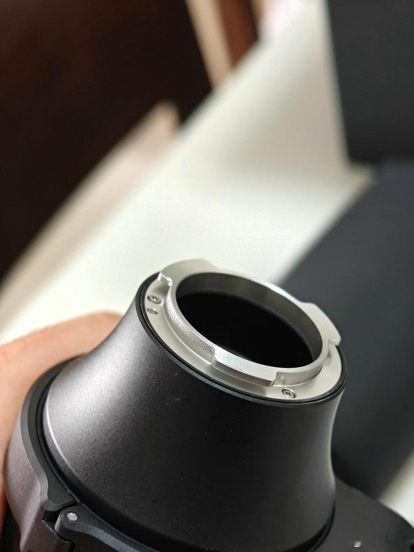 OPPO find 9X ultra做工拉了增距镜这个螺丝凸起，使得卡扣出现了划