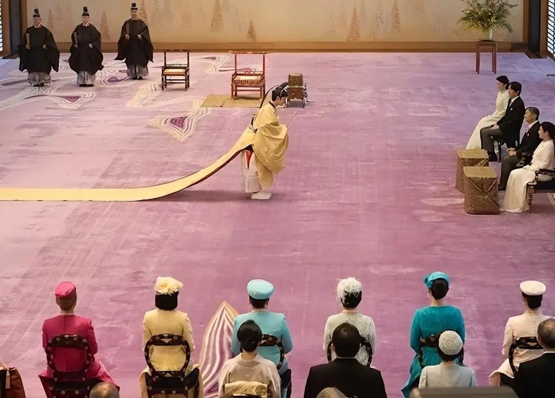 悠仁极少出现在人们的视线范围内，是能力不足，还是智商存疑？
日本王室缺少男性继承