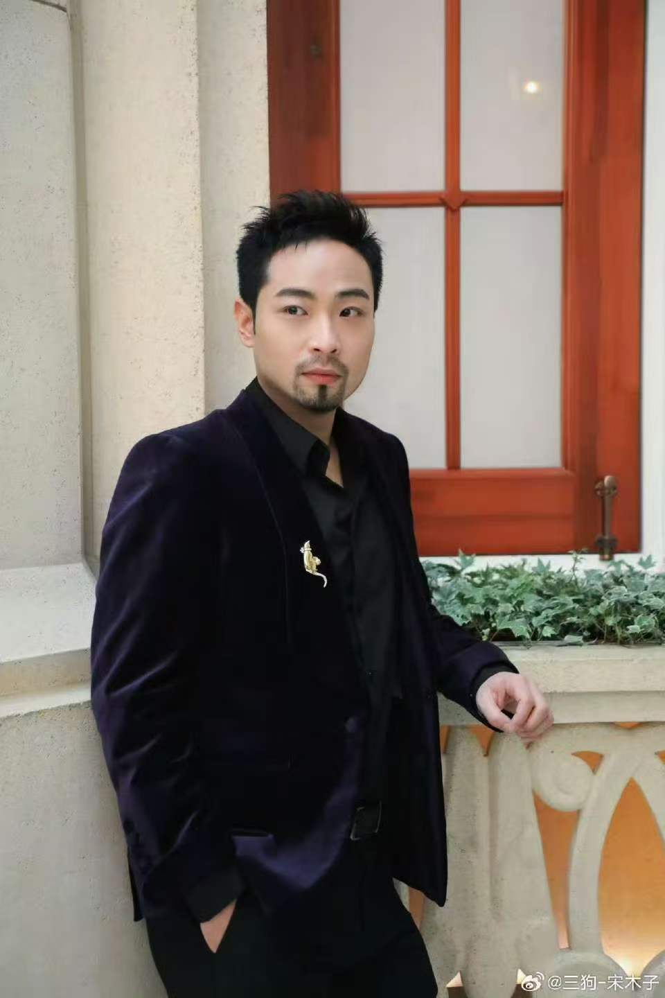 宋木子打入十个勤天妈妈群十个勤天妈妈开团宋木子秒跟 妈妈团不仅会唱，还唱得挺大声