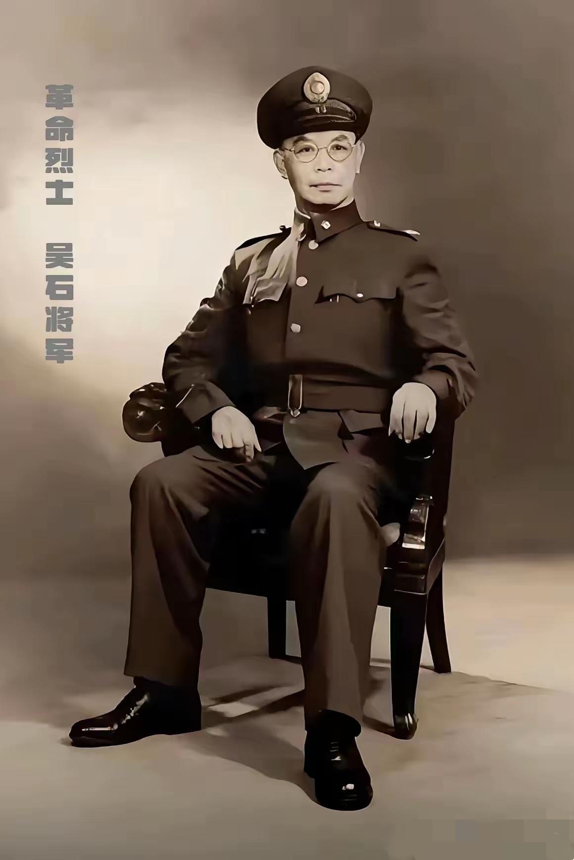 [微风]这是吴石将军本人，不是演员。吴石将军不愧为“儒将”，不仅具有深厚的文化素