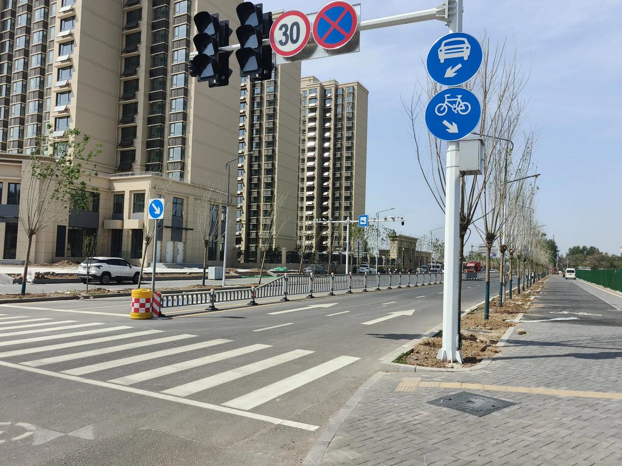 淄川区这两条道路护栏安装完成！

为保障交通安全，确保车辆各行其道。淄博市淄川区