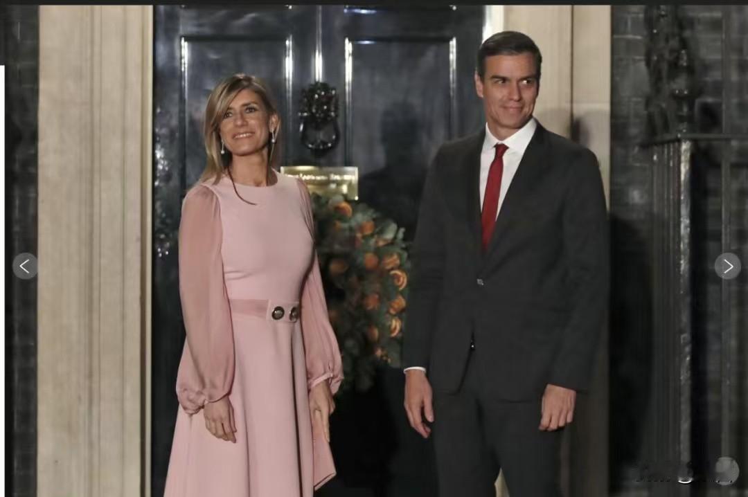 西班牙首相夫人戈麦斯的腐败案，颠覆认知:上交护照、禁止出境、每两周到法院报到。差