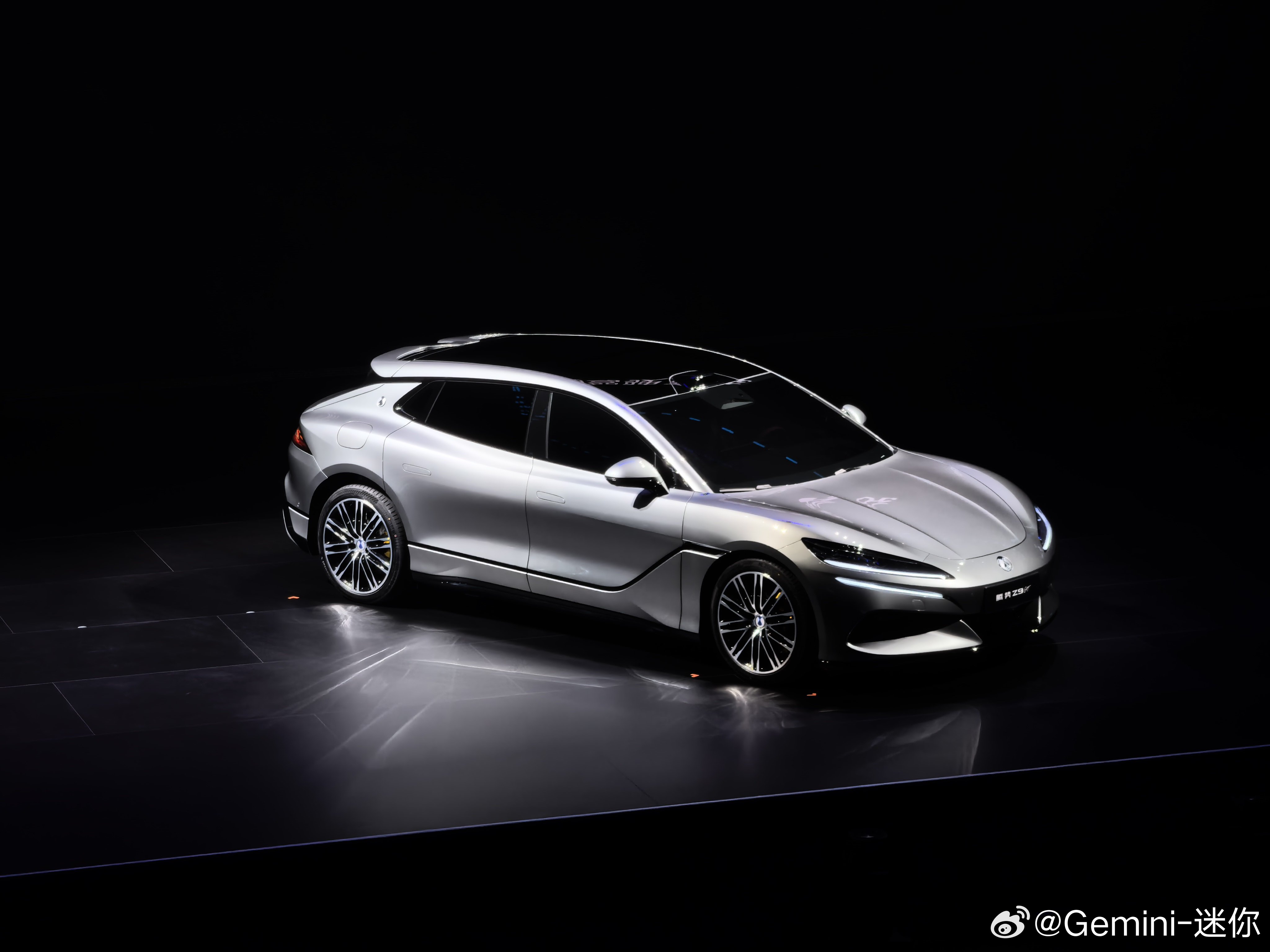 全新腾势Z9GT价格来了！26.98万起插混版全系标配易三方和闪充纯电版全系标配