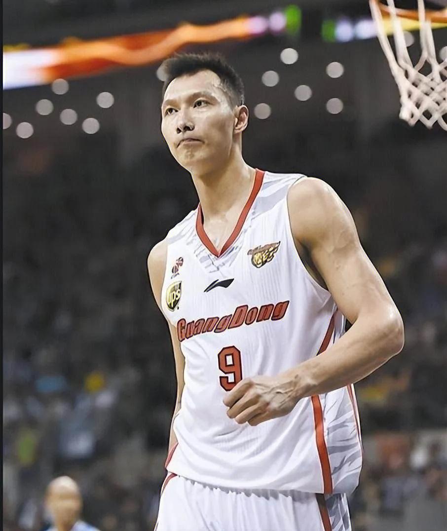 阿联退役，中国男篮开启走向下坡路的第一步。
阿联选择退役的时间节点耐人寻味，中国
