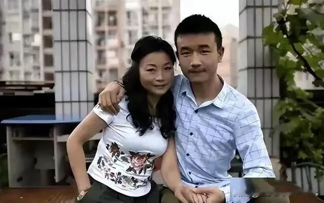 发现没，爱情需要经济来维护，那些年龄差距大的爱情，只要有经济维护，照样能天长地久